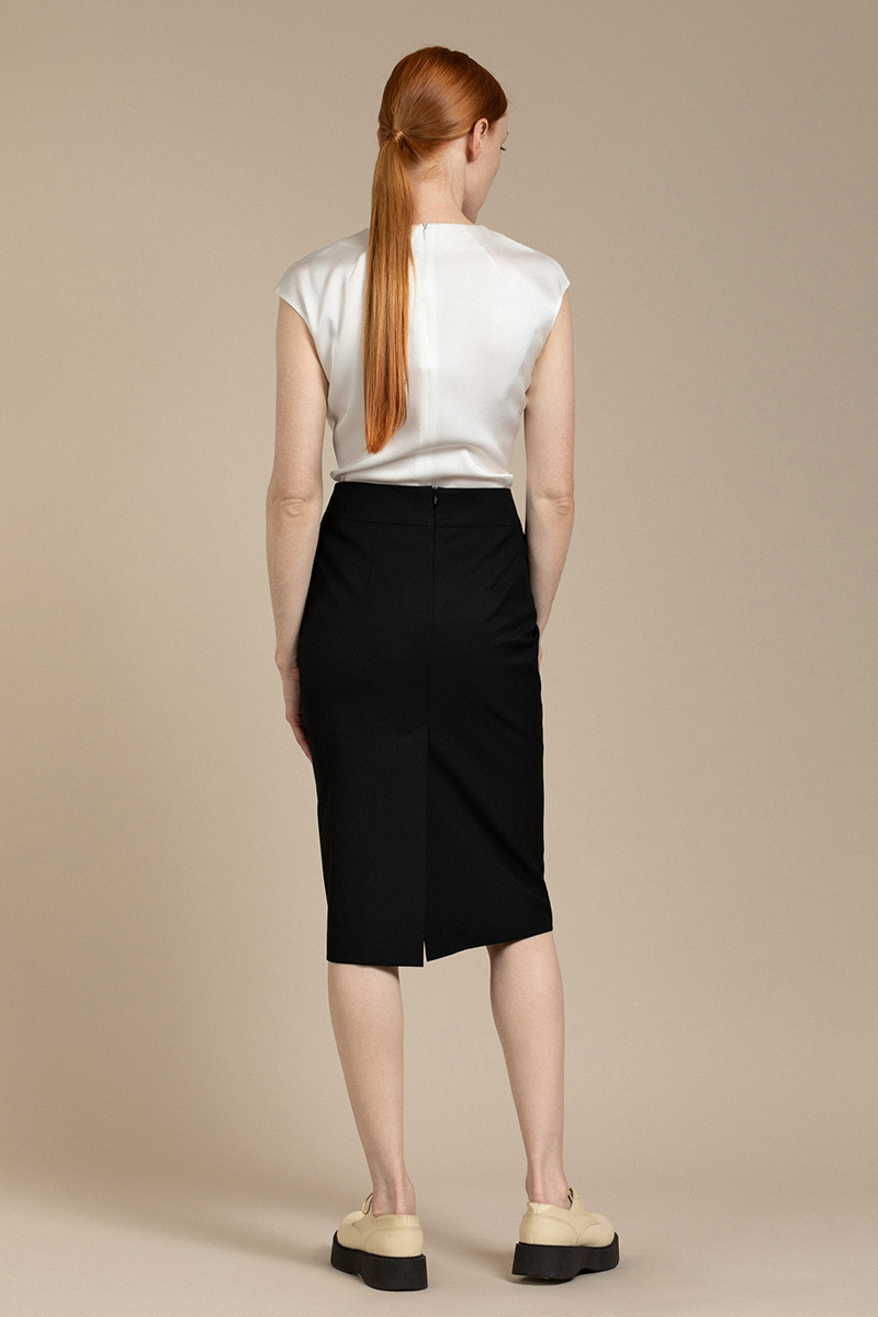 Классическая юбка зауженного силуэта VASSA&Co, пол женский, цвет черный