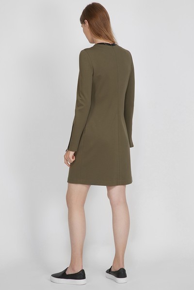 Трикотажное платье с отделкой по горловине из экокожи VASSA CODE, пол женский, цвет зеленый, фото №[