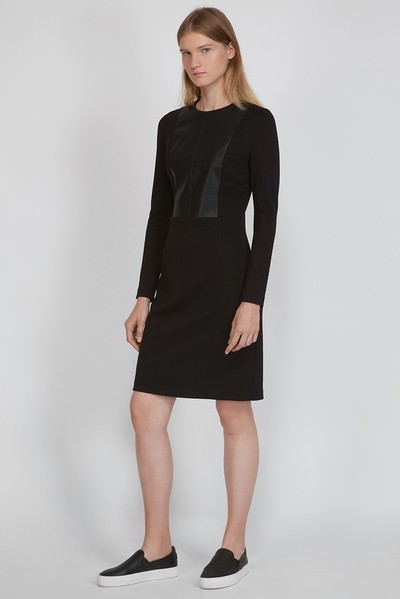 Платье трикотажное с манишкой из экокожи VASSA CODE, пол женский, цвет черный, фото №2