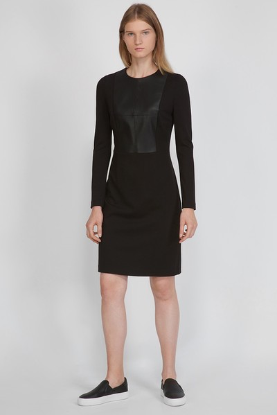 Платье трикотажное с манишкой из экокожи VASSA CODE, пол женский, цвет черный, фото №3