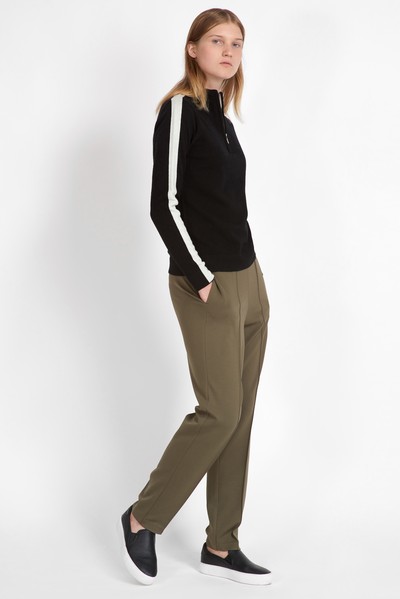 Брюки прямые трикотажные с поясом на резинке VASSA CODE, пол женский, цвет зеленый, фото №2