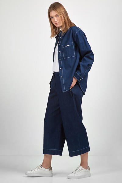 Джинсовая рубашка VASSA CODE, пол женский, цвет синий, фото №2