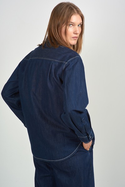 Джинсовая рубашка VASSA CODE, пол женский, цвет синий, фото №4