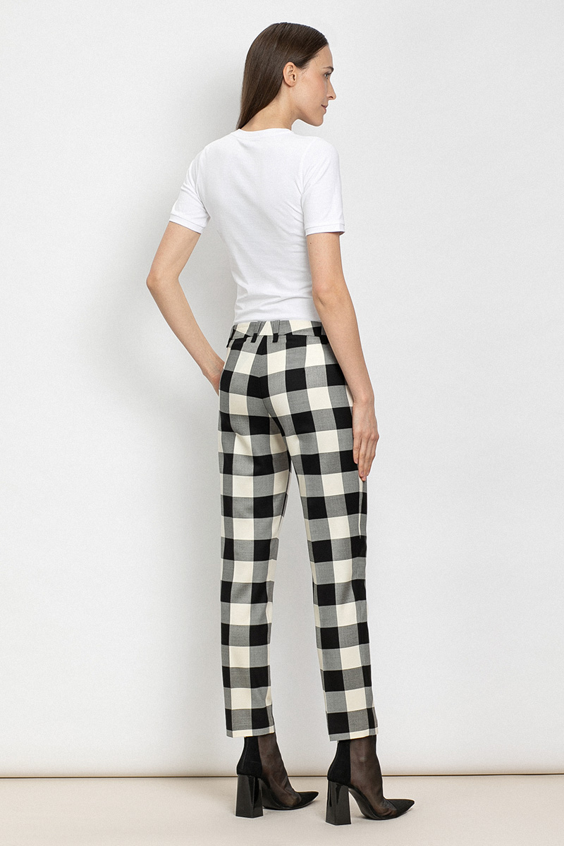 Укороченные брюки в клетку VASSA&Co, пол женский, цвет черный