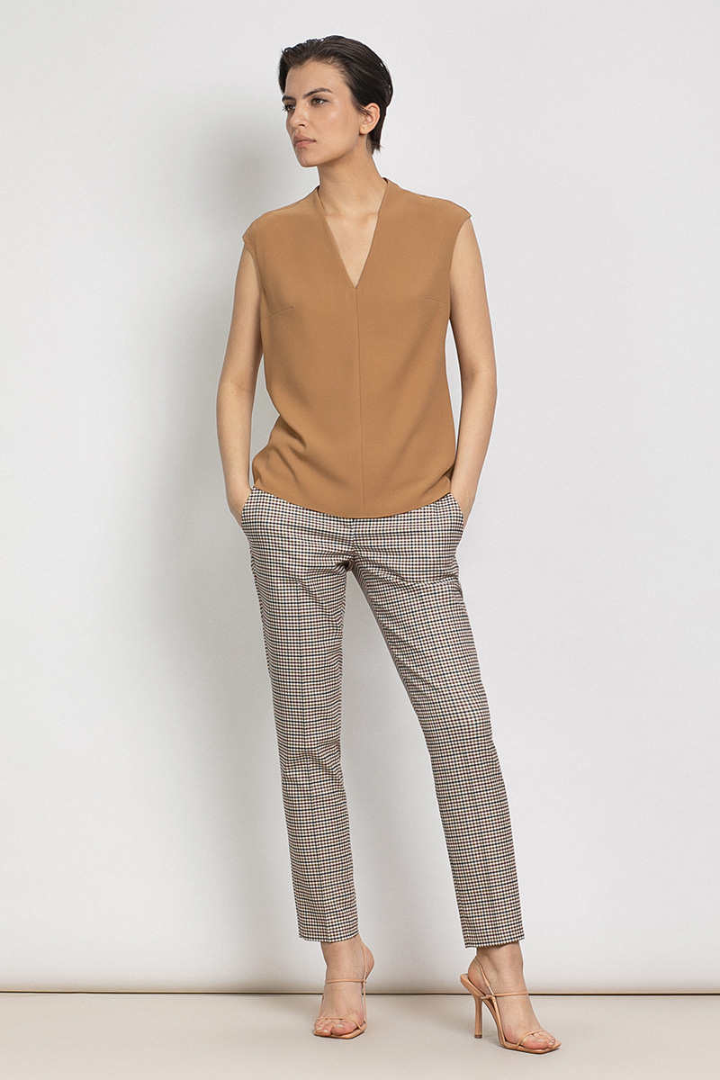 Базовый топ с V-образным вырезом VASSA&Co, пол женский, цвет коричневый, фото №2