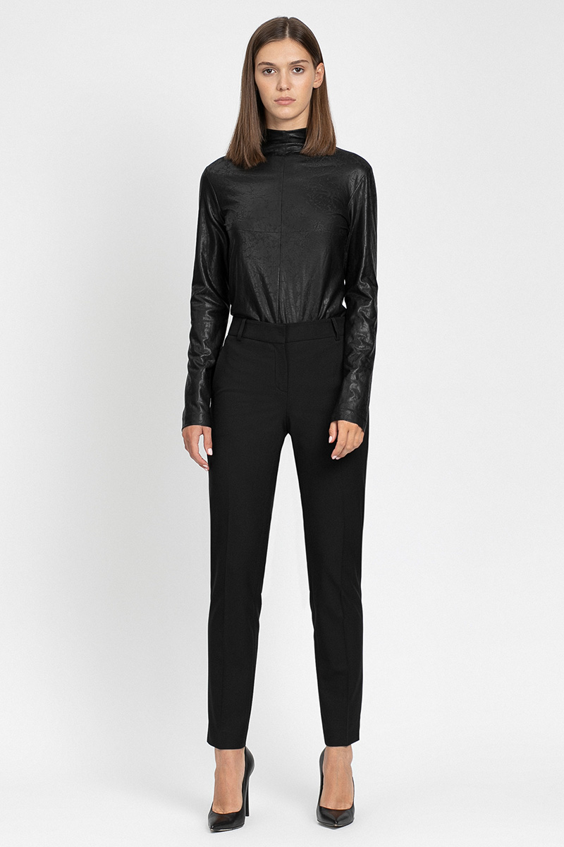 Блузка в черном цвете VASSA&Co, пол женский, цвет черный