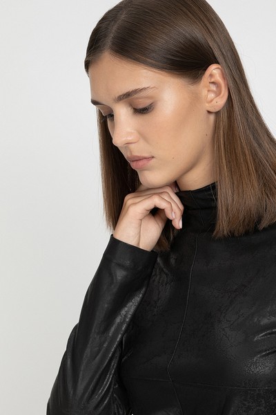 Блузка в черном цвете VASSA&Co, пол женский, цвет черный, фото №5