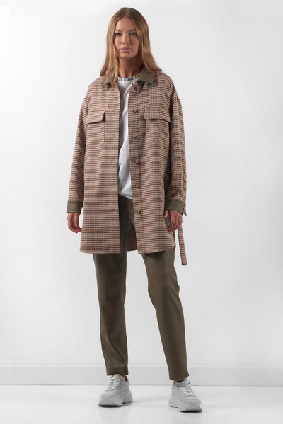 Жакет-рубашка с поясом VASSA CODE, пол женский, цвет хаки, фото №2