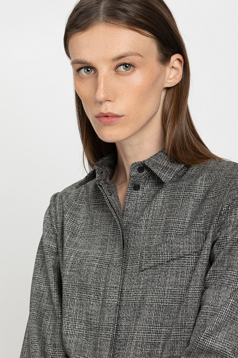 Блузка прямого силуэта VASSA&Co, пол женский, цвет черный