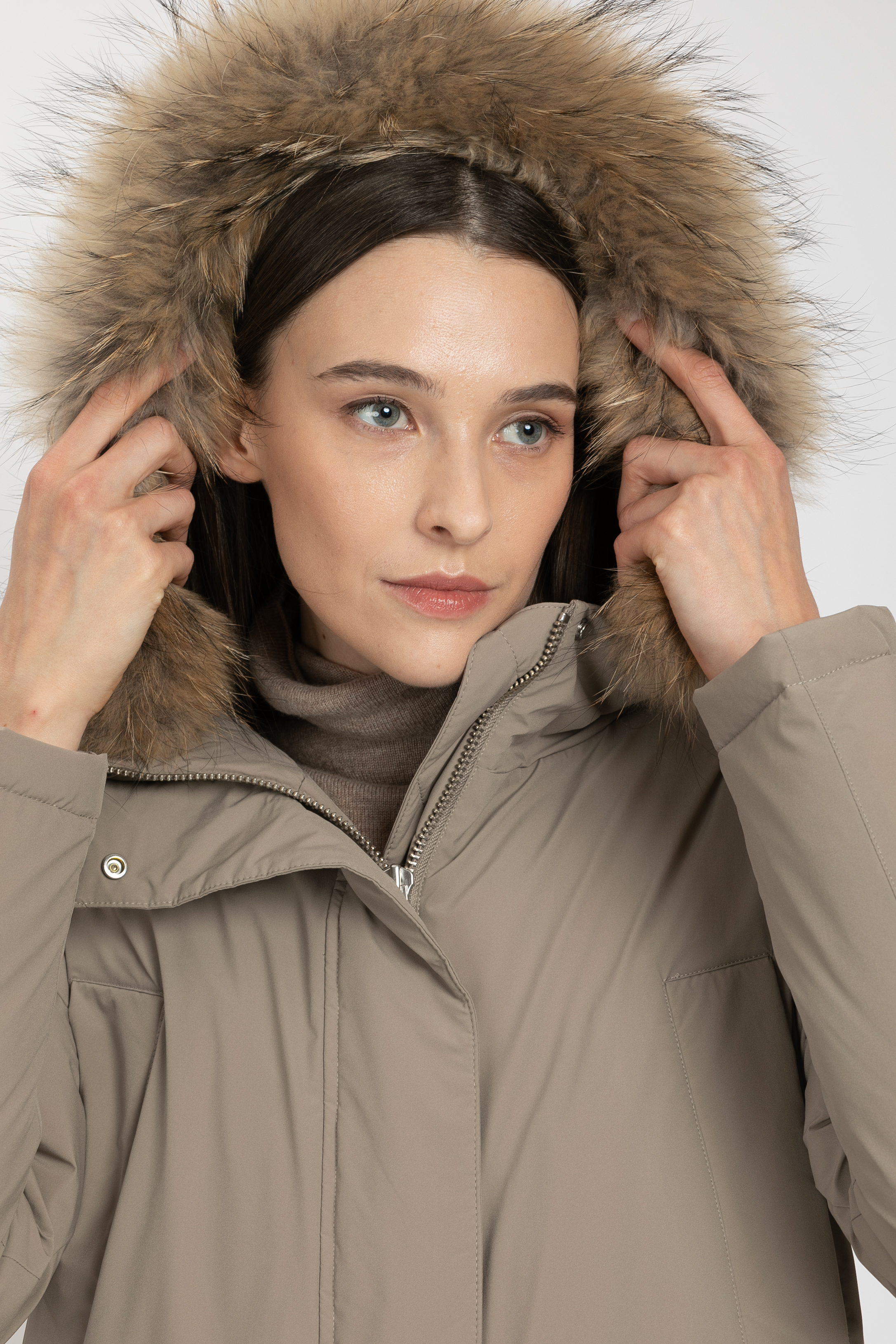 Утепленное пальто VASSA&Co, пол женский, цвет коричневый