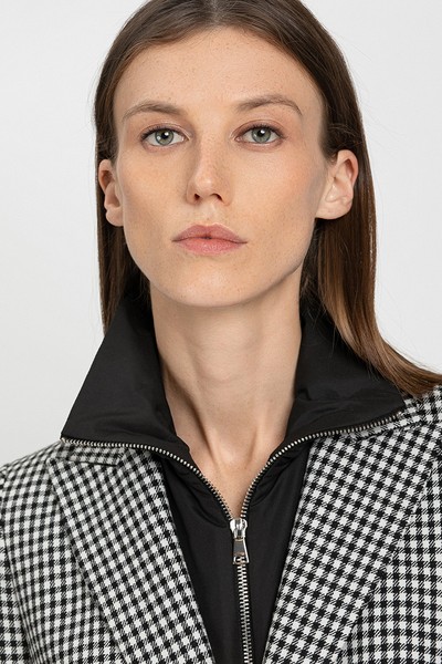 Приталенный жакет VASSA&Co, пол женский, цвет черный, фото №3