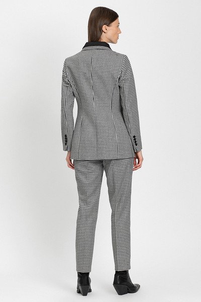 Приталенный жакет VASSA&Co, пол женский, цвет черный, фото №5