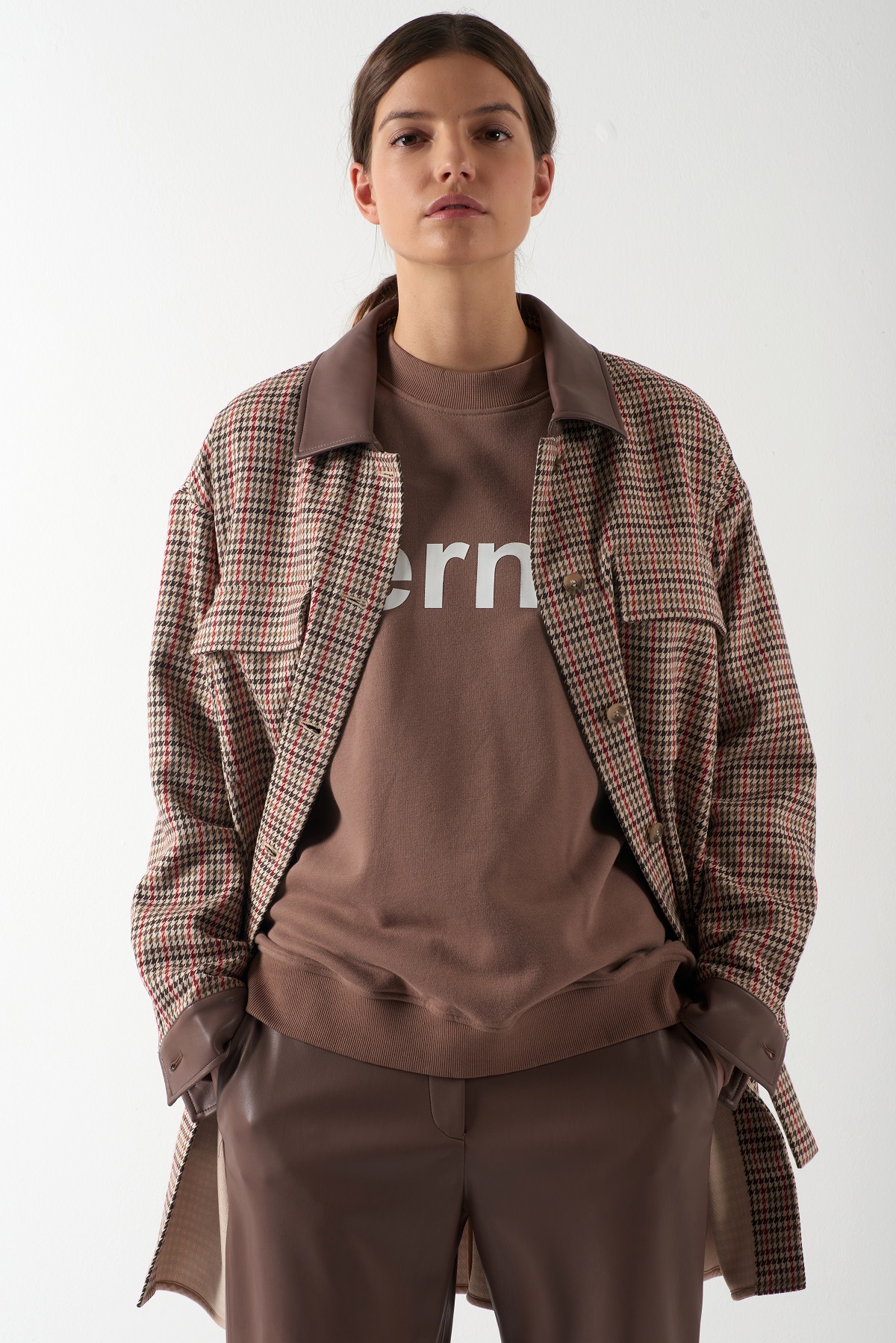 Жакет-рубашка с поясом VASSA CODE, пол женский, цвет коричневый