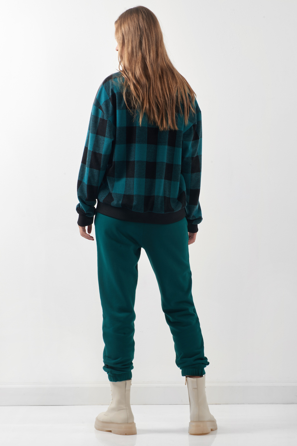 Свитшот из трикотажа и экокожи VASSA CODE, пол женский, цвет зеленый