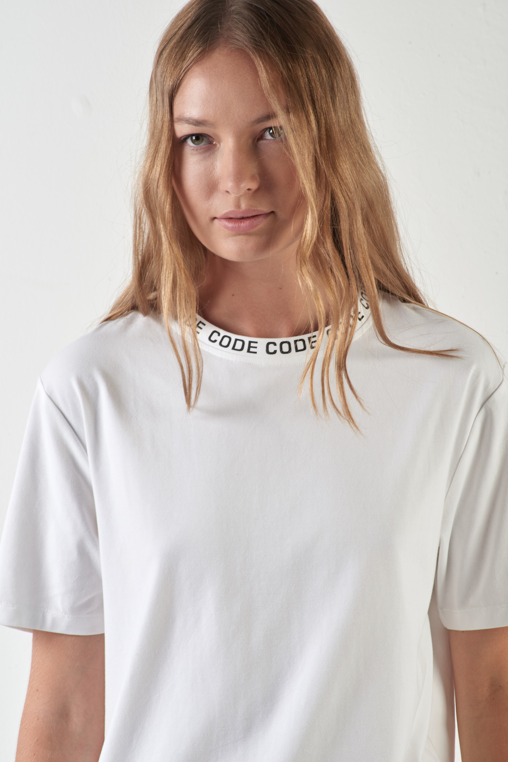 T-shirt VASSA CODE, пол female, цвет White