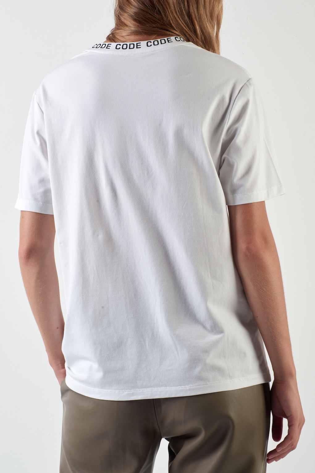 T-shirt VASSA CODE, пол female, цвет White