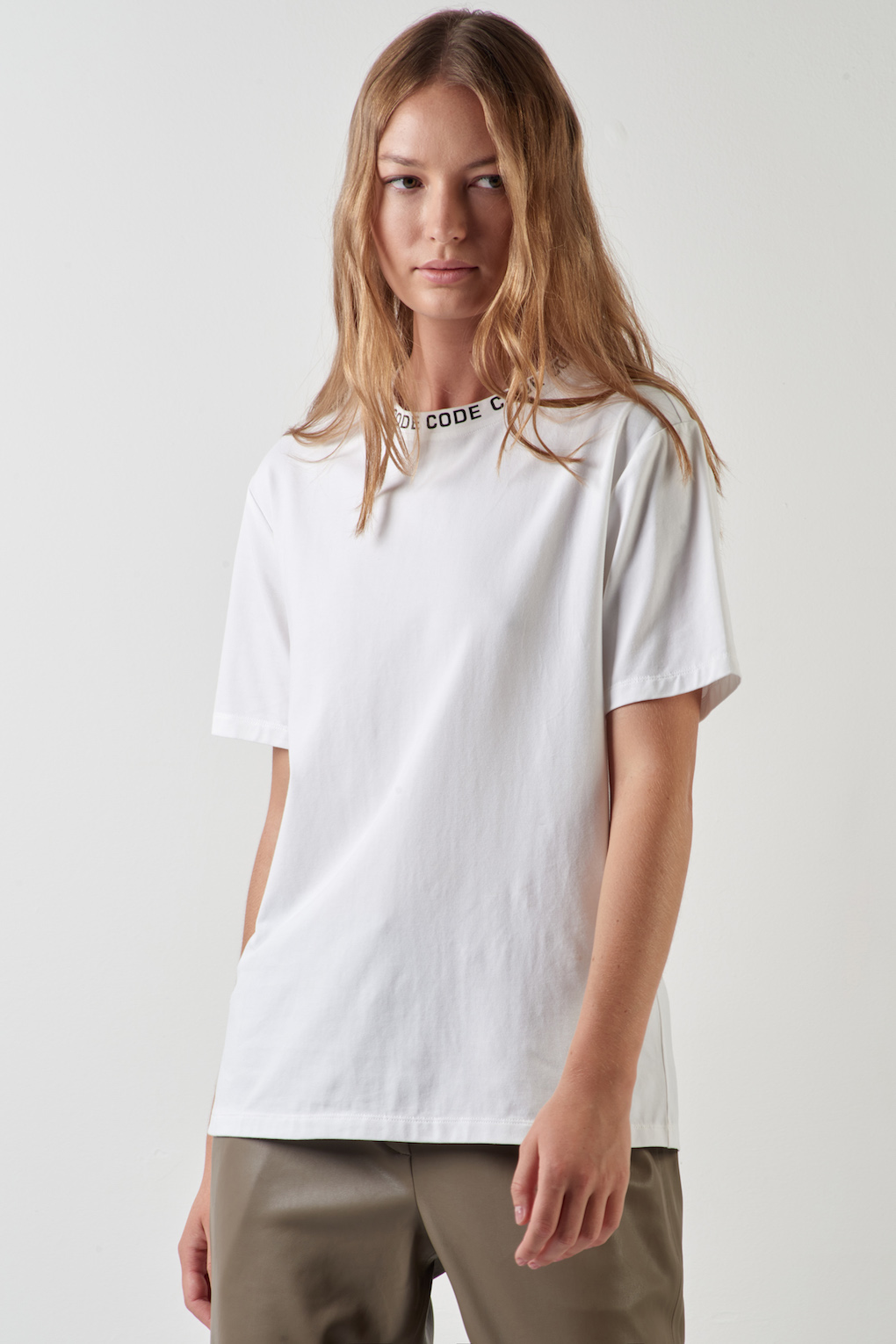 T-shirt VASSA CODE, пол female, цвет White