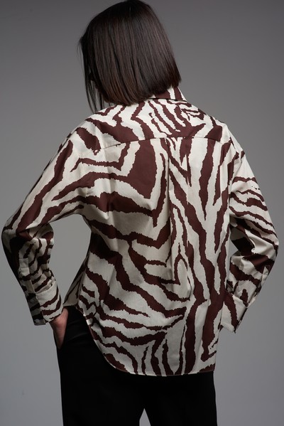 Блузка с анималистичным принтом VASSA&Co, пол женский, цвет коричневый, фото №4