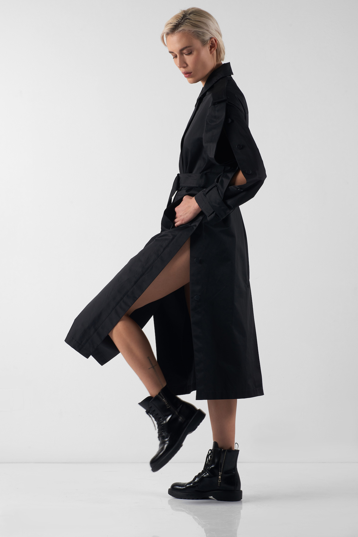 Дизайнерский плащ VASSA&Co, пол женский, цвет черный