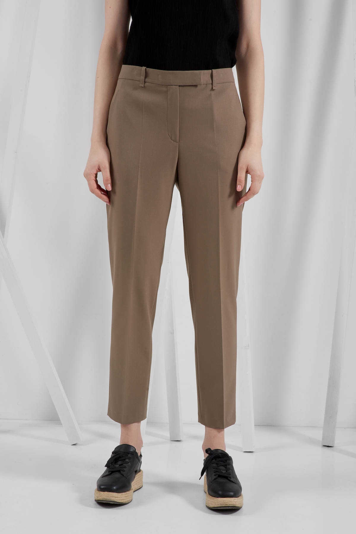 Брюки классические VASSA&Co, пол женский, цвет коричневый