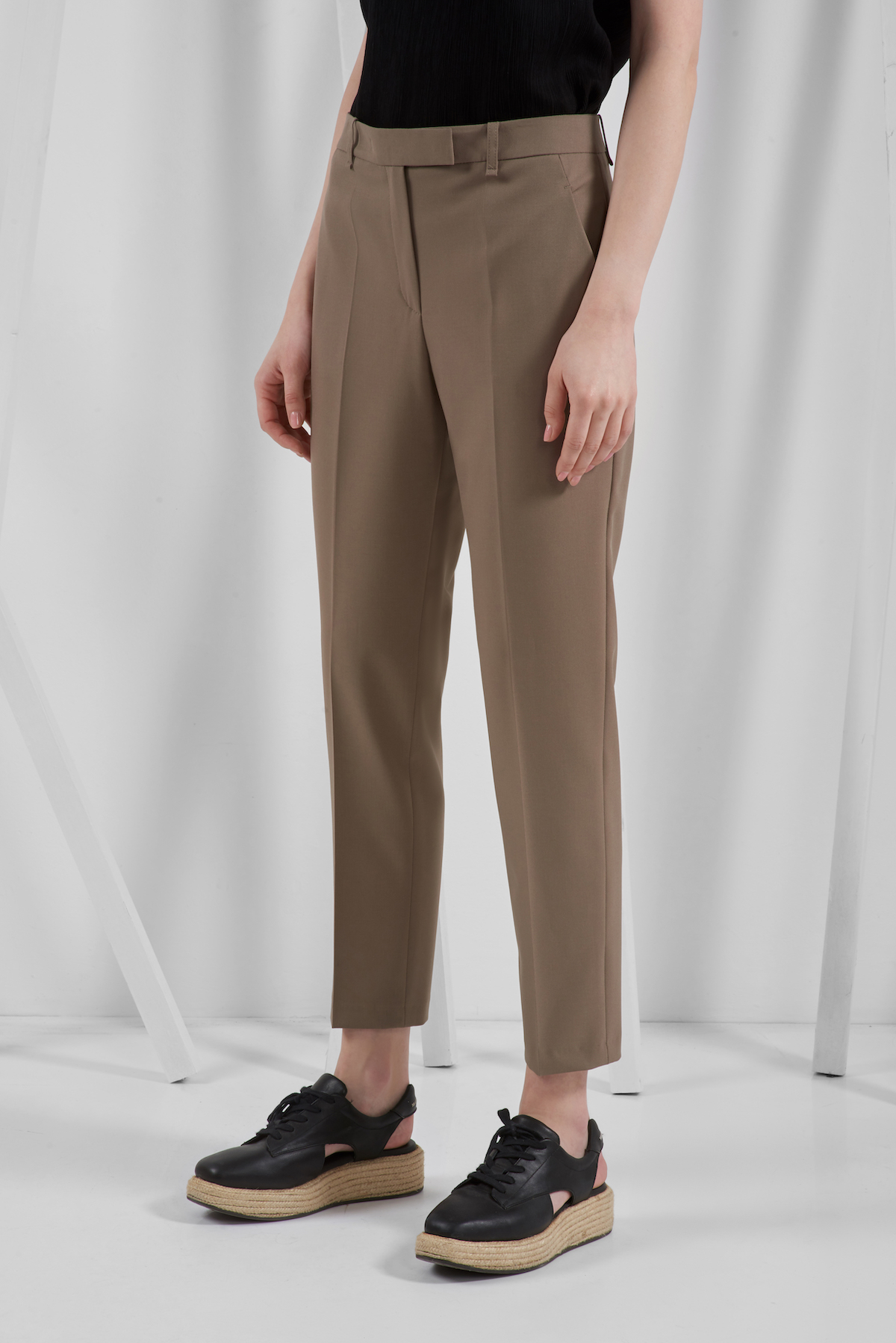 Брюки классические VASSA&Co, пол женский, цвет коричневый