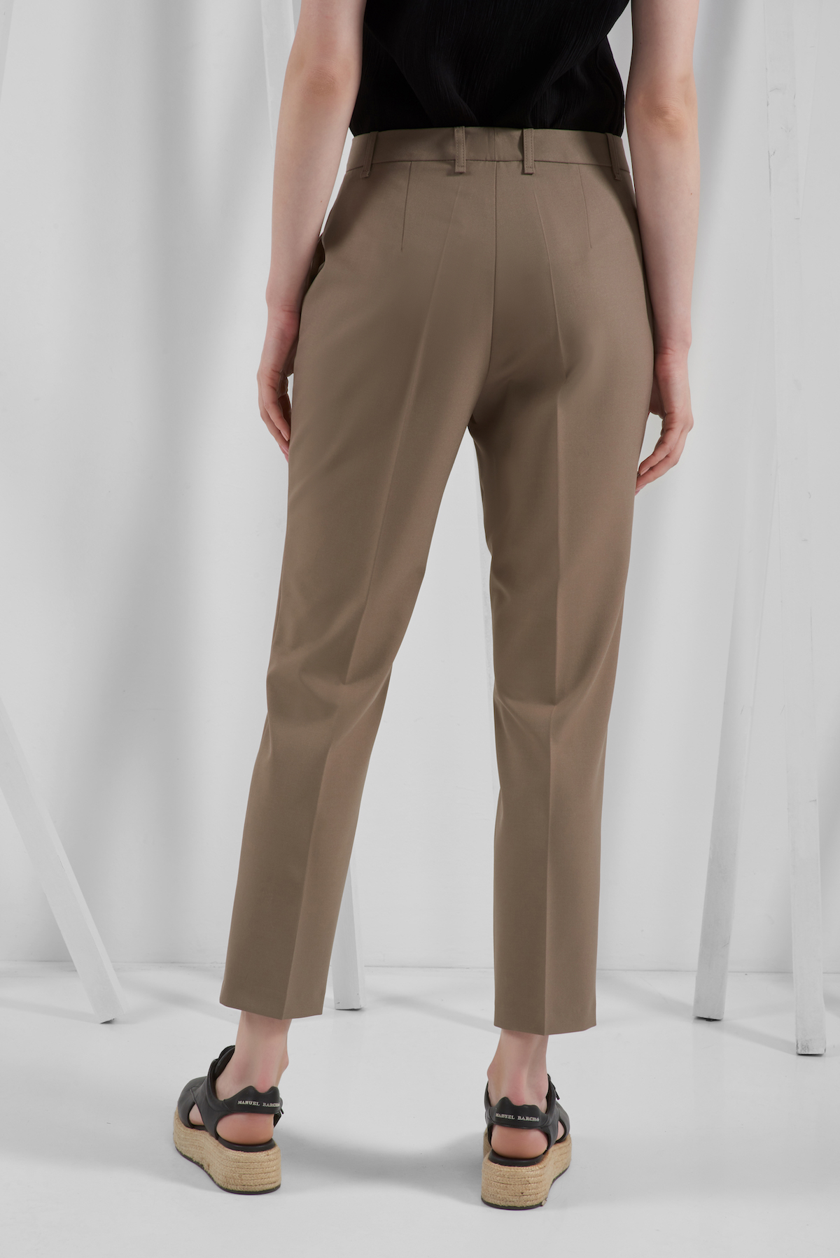 Брюки классические VASSA&Co, пол женский, цвет коричневый