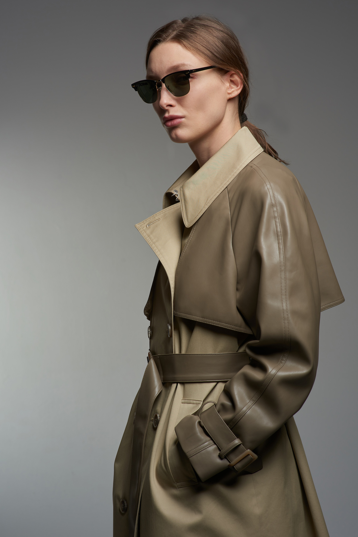 Двубортный тренч с деталями из экокожи VASSA CODE, пол женский, цвет коричневый