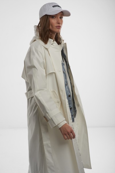 Тренч в белом цвете с кокеткой VASSA CODE, пол женский, цвет белый, фото №3