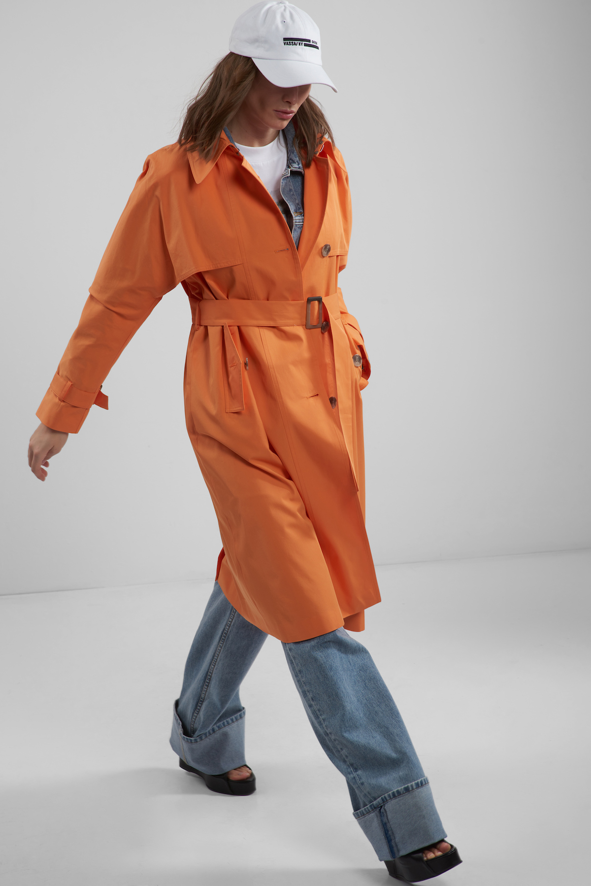Тренч в оранжевом цвете с кокеткой VASSA CODE, пол женский, цвет оранжевый