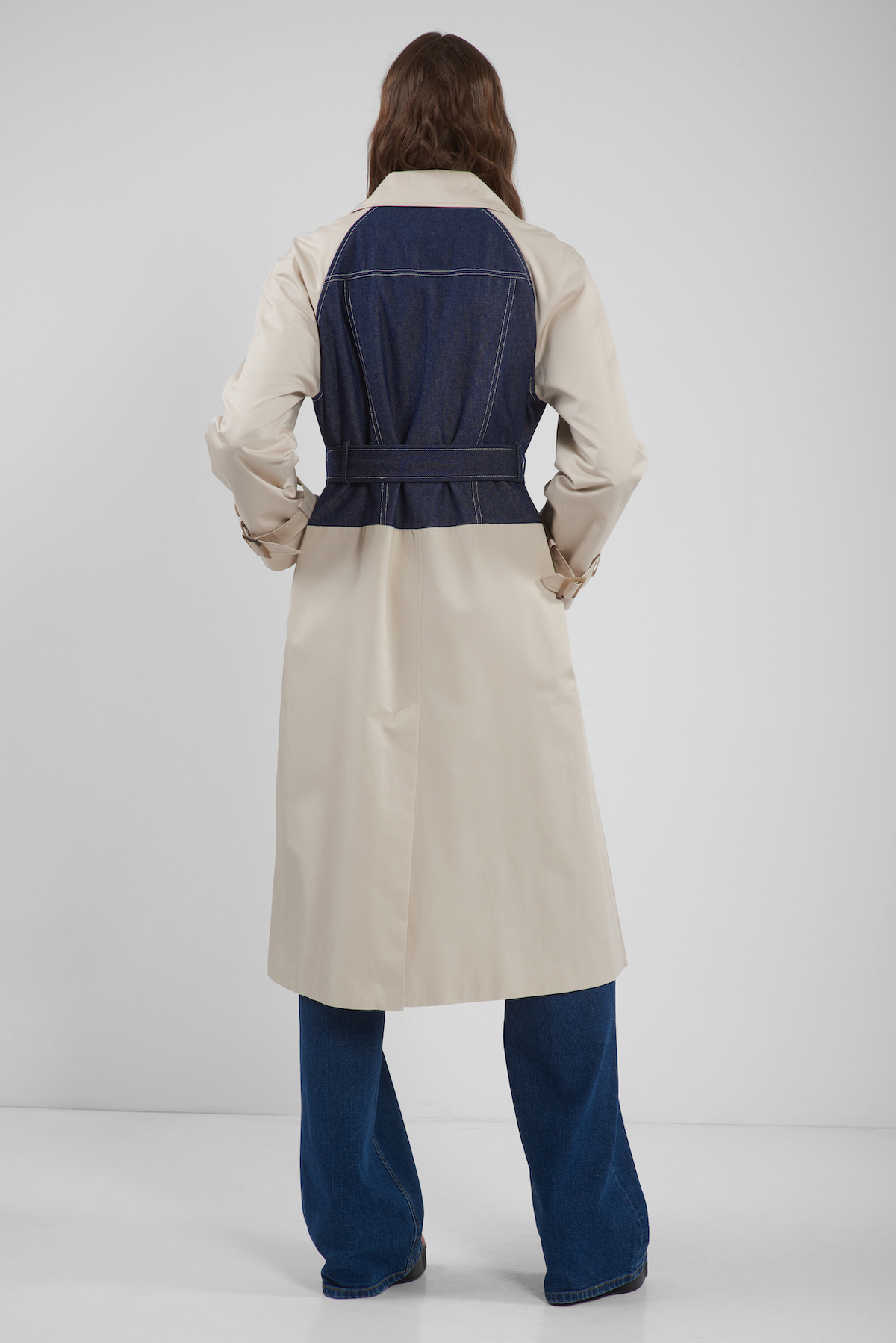 Двубортный тренч с джинсой VASSA CODE, пол женский, цвет белый, фото №3