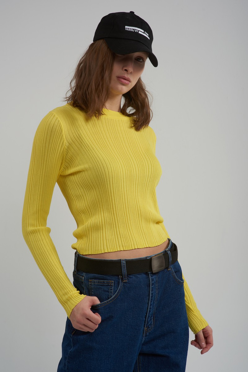 Укороченный трикотажный топ в рубчик VASSA CODE, пол женский, цвет желтый, фото №4