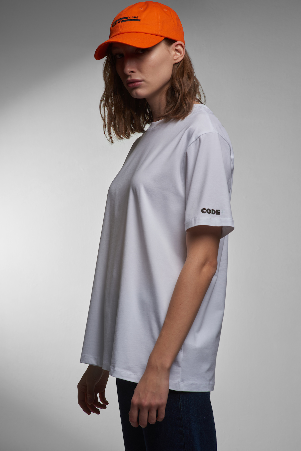 Базовая футболка VASSA CODE, пол женский, цвет белый