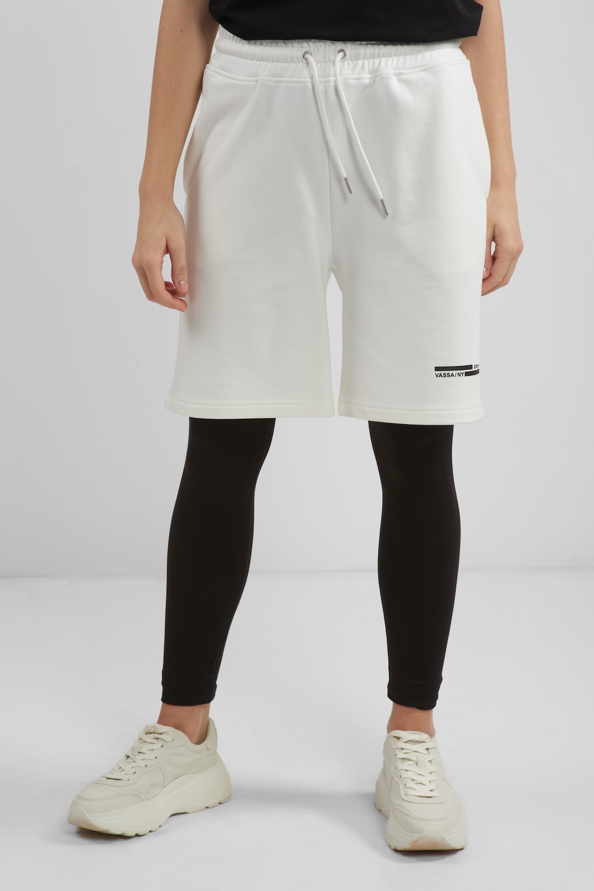 Shorts VASSA CODE, пол female, цвет white