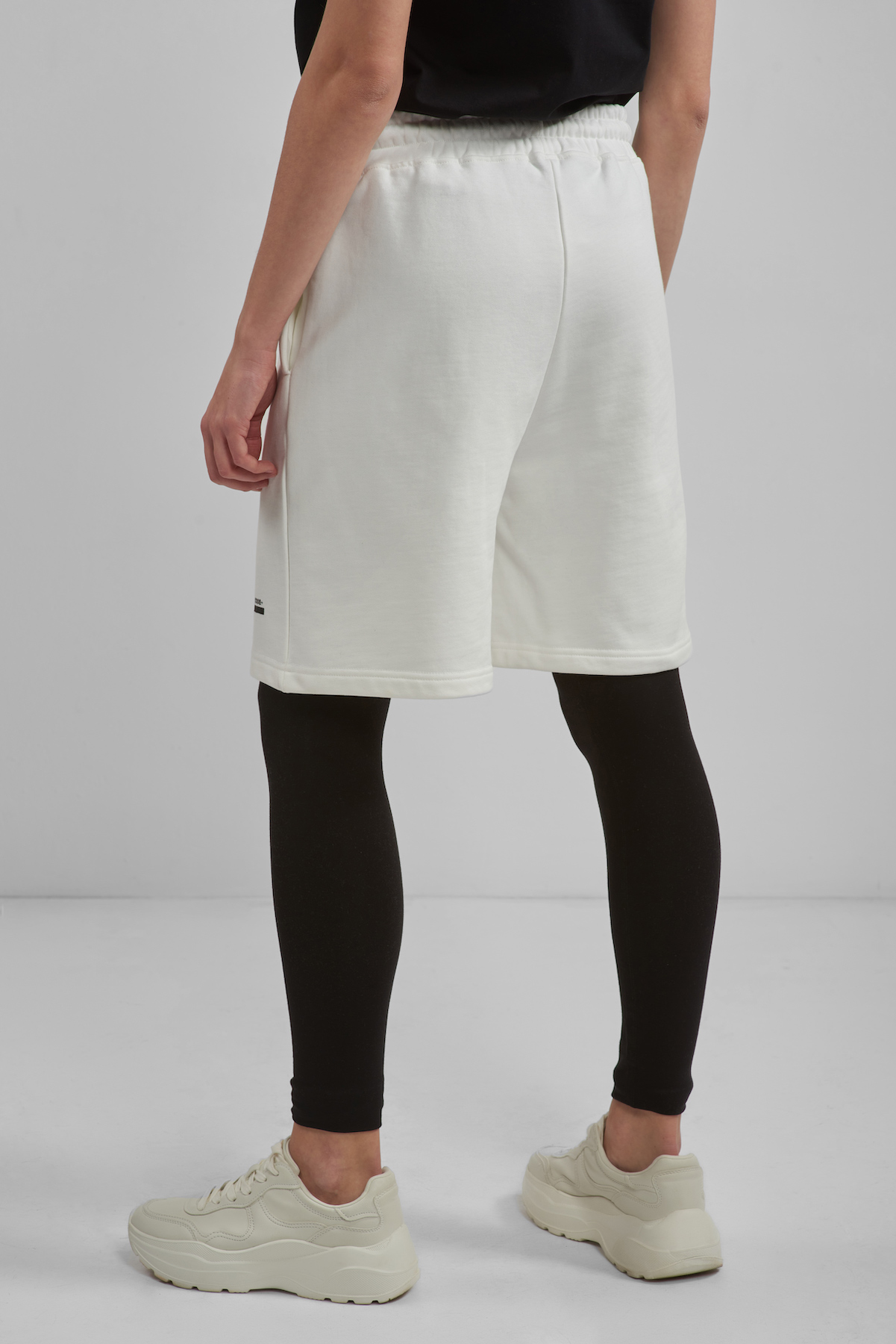 Shorts VASSA CODE, пол female, цвет white