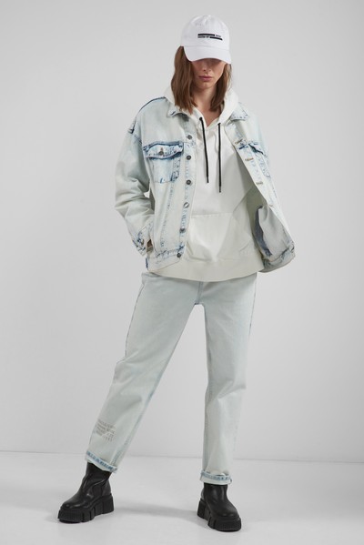 Джинсовая куртка VASSA CODE, пол женский, цвет голубой, фото №2