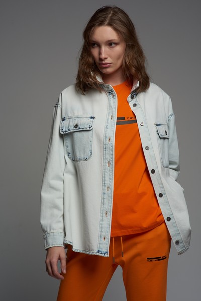 Джинсовая рубашка VASSA CODE, пол женский, цвет голубой, фото №3