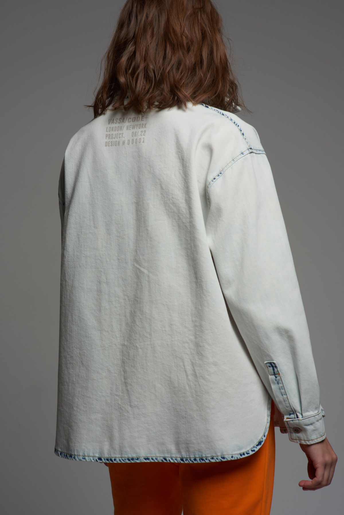 Джинсовая рубашка VASSA CODE, пол женский, цвет голубой