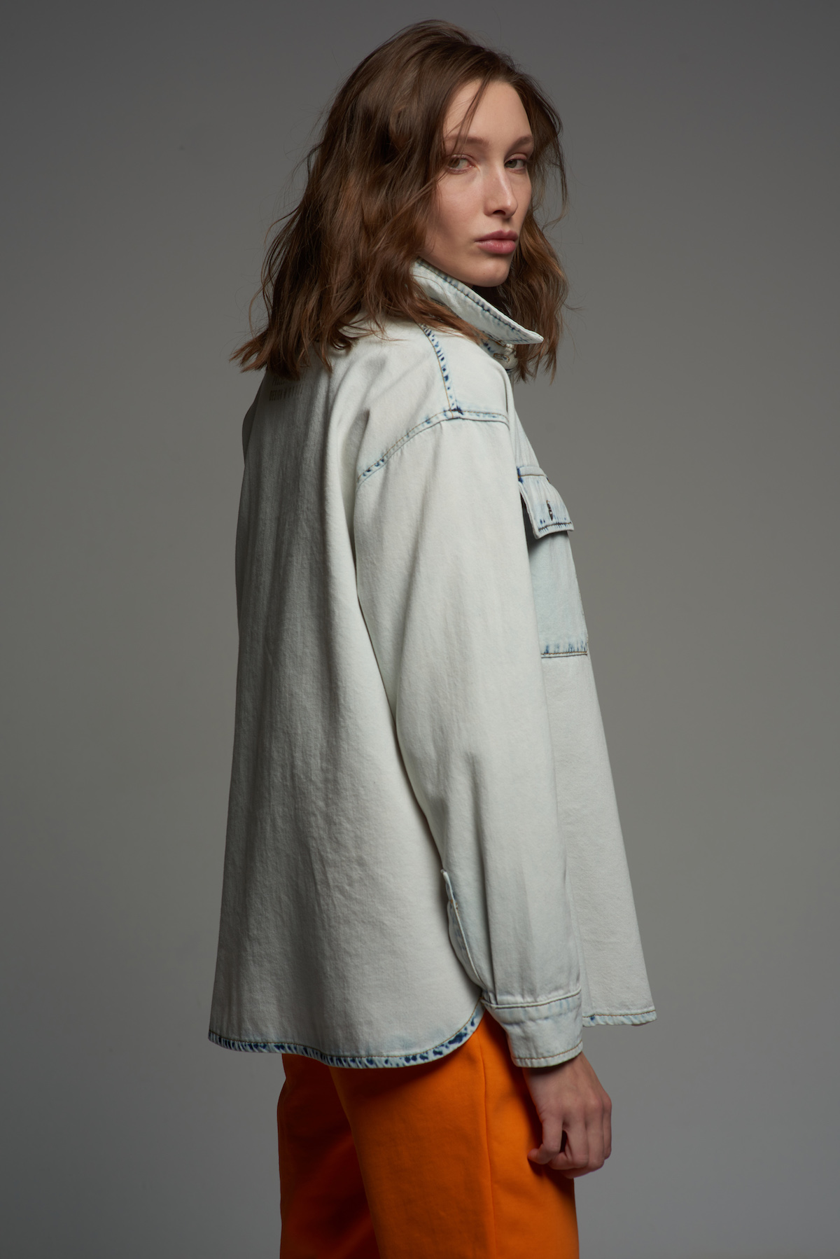 Джинсовая рубашка VASSA CODE, пол женский, цвет голубой