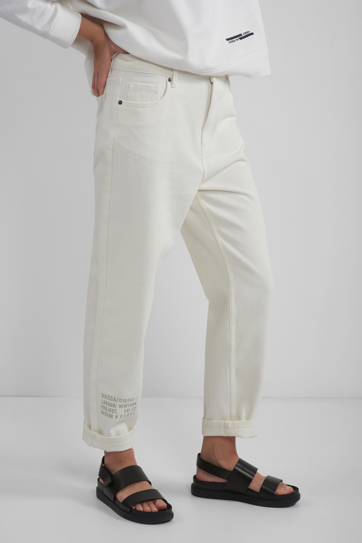 Джинсы mom fit VASSA CODE, пол женский, цвет белый