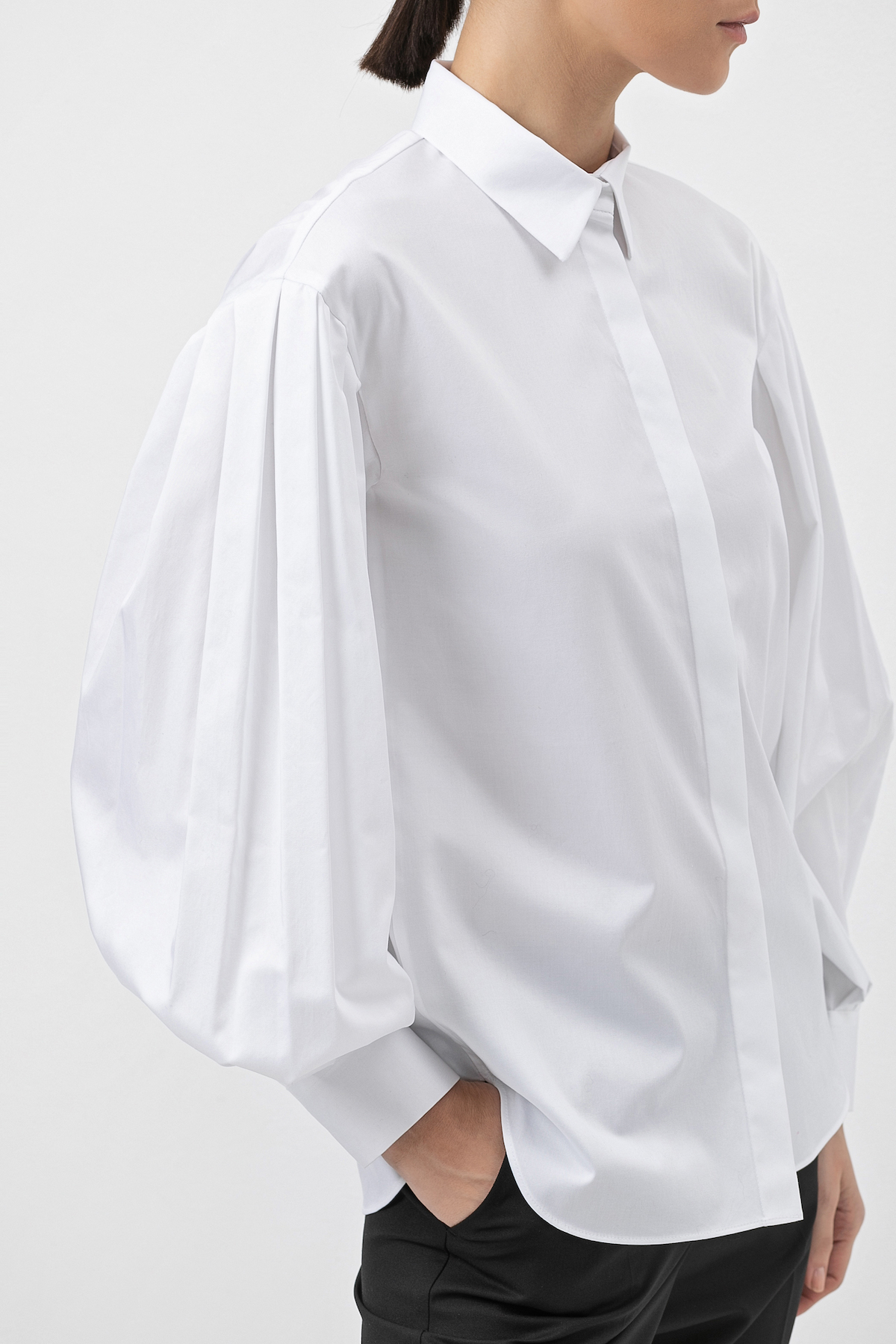 Блузка с объемными рукавами VASSA&Co, пол женский, цвет белый