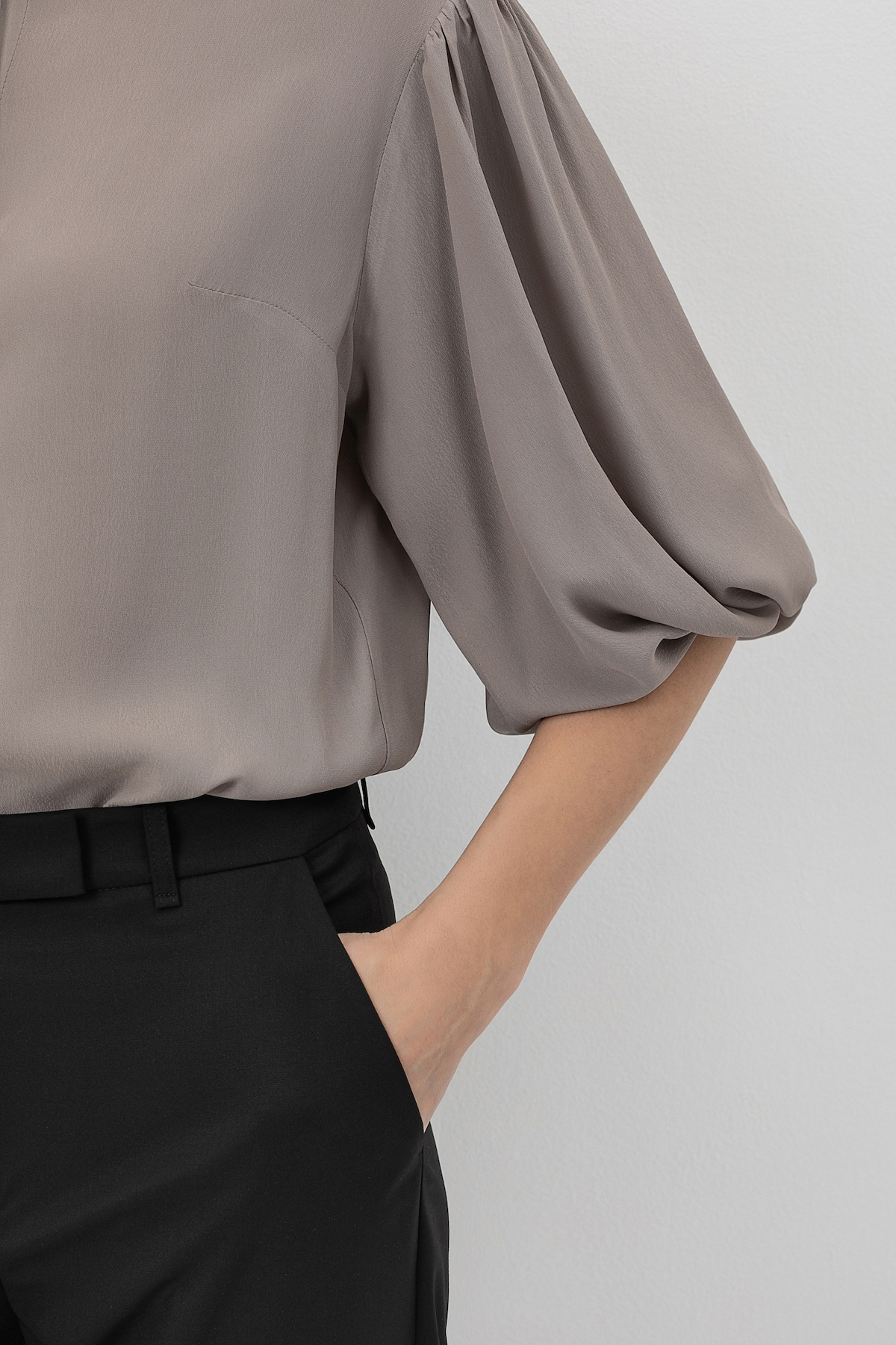 Блузка VASSA&Co, пол женский, цвет коричневый