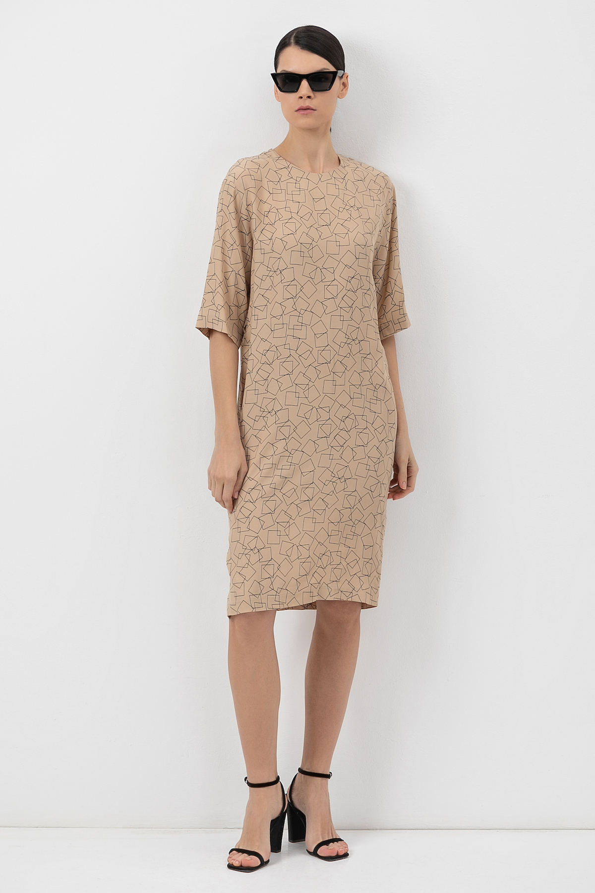 Платье с графическим принтом VASSA&Co, пол женский, цвет бежевый