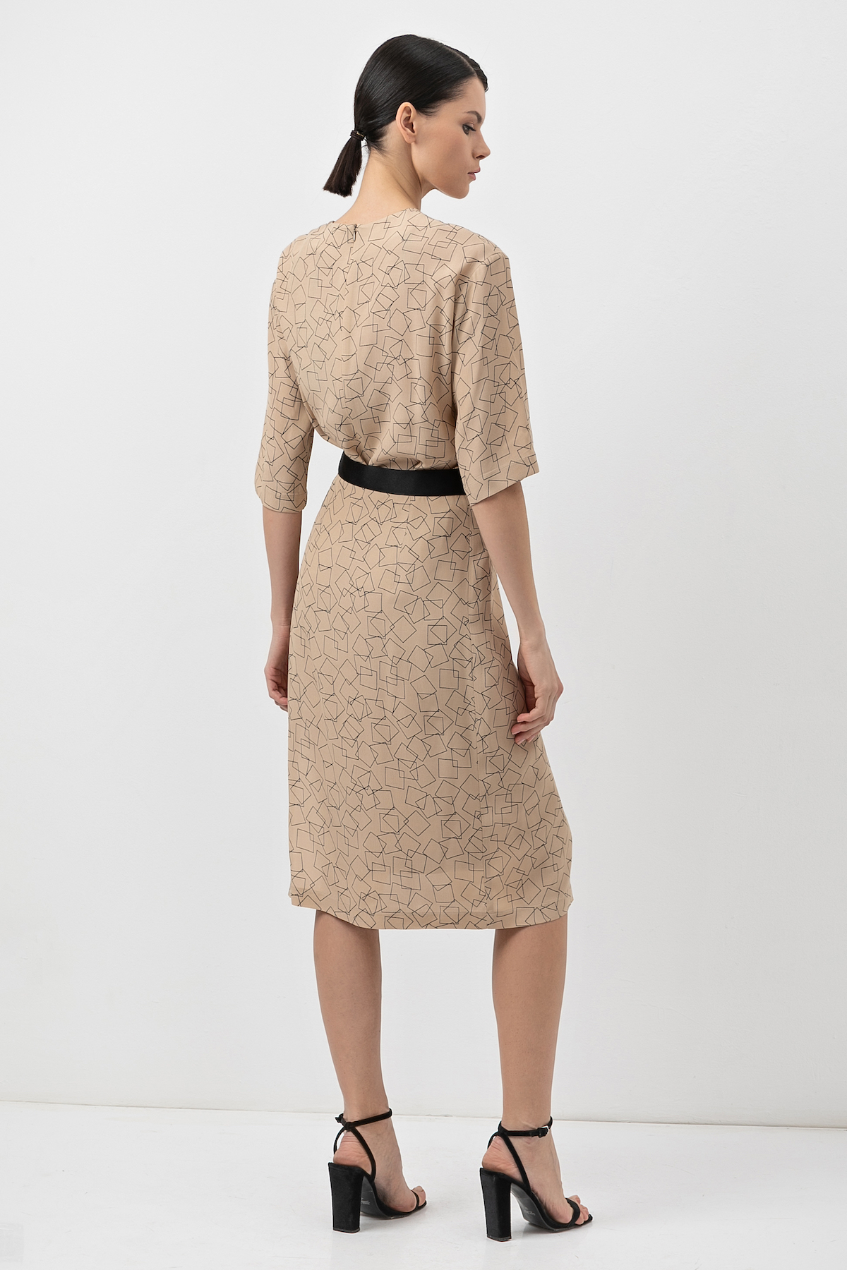 Платье с графическим принтом VASSA&Co, пол женский, цвет бежевый