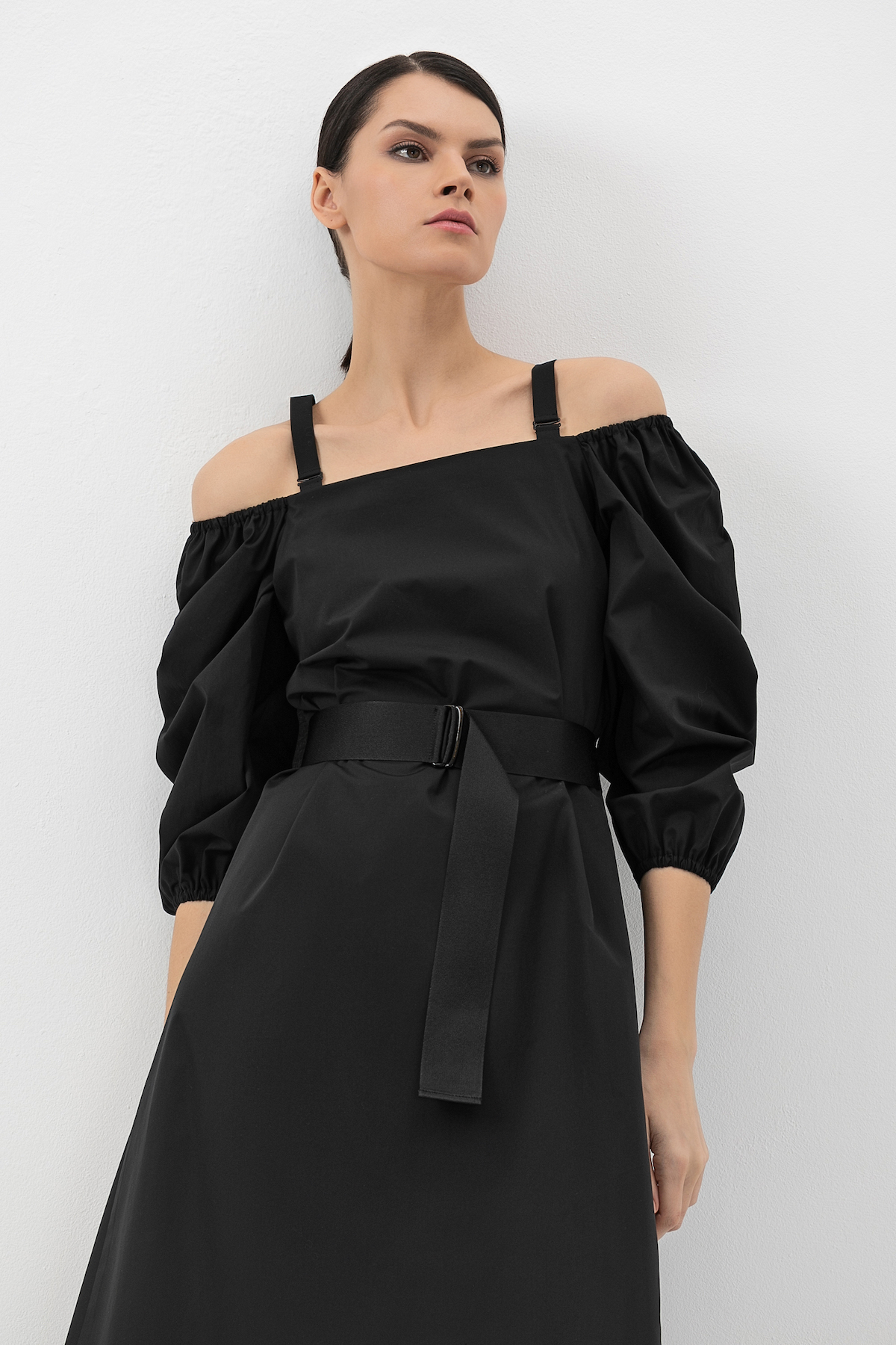 Платье с объемными рукавами VASSA&Co, пол женский, цвет черный