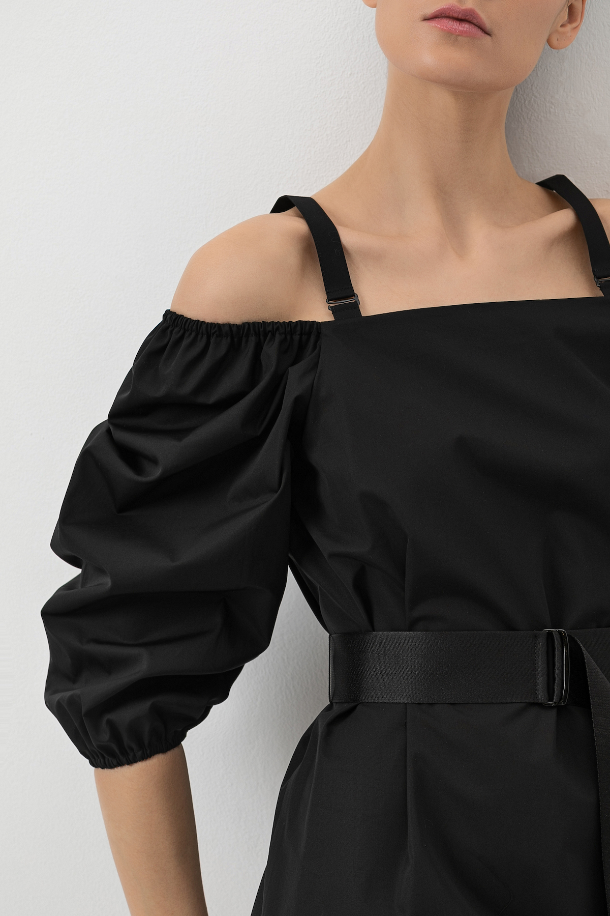 Платье с объемными рукавами VASSA&Co, пол женский, цвет черный