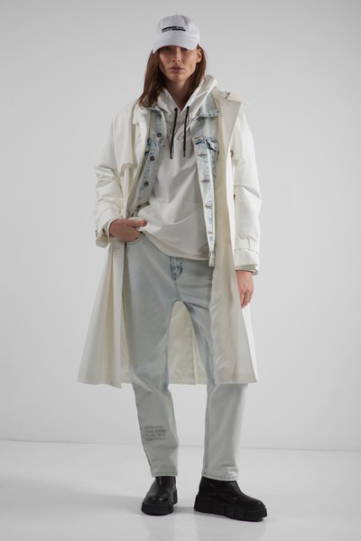 Тренч в белом цвете с кокеткой VASSA CODE, пол женский, цвет белый, фото №2