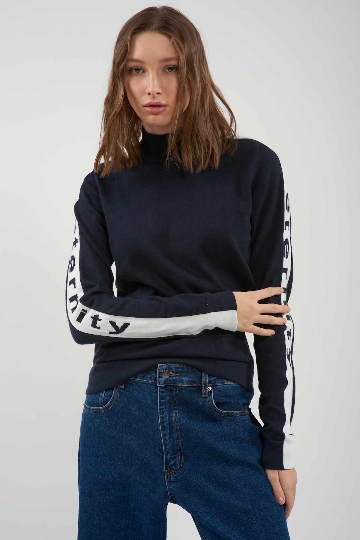 Джемпер с воротником-стойкой VASSA CODE, пол женский, цвет синий