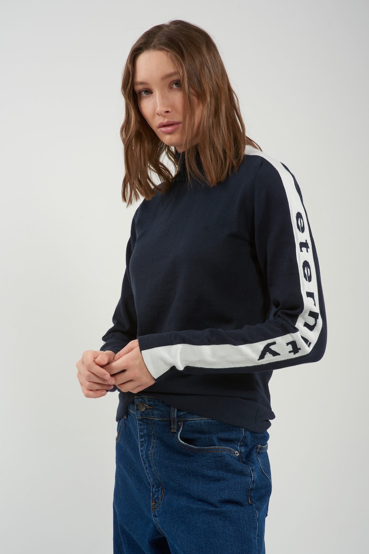 Джемпер с воротником-стойкой VASSA CODE, пол женский, цвет синий