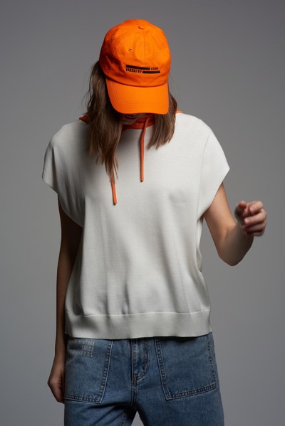 Худи из вязаного трикотажа с коротким рукавом VASSA CODE, пол женский, цвет белый, фото №3