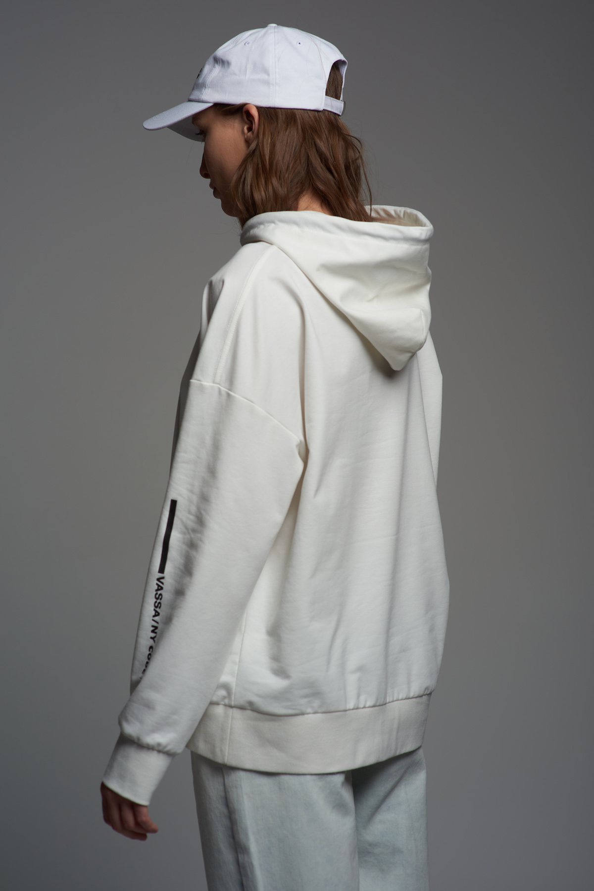 Худи с принтом VASSA CODE, пол женский, цвет белый